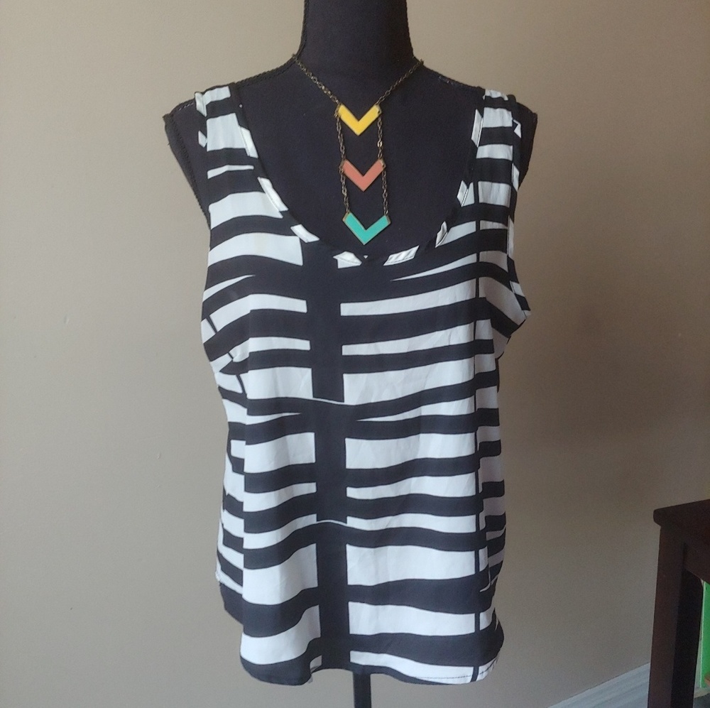 Bowel sleeveless airy shirt